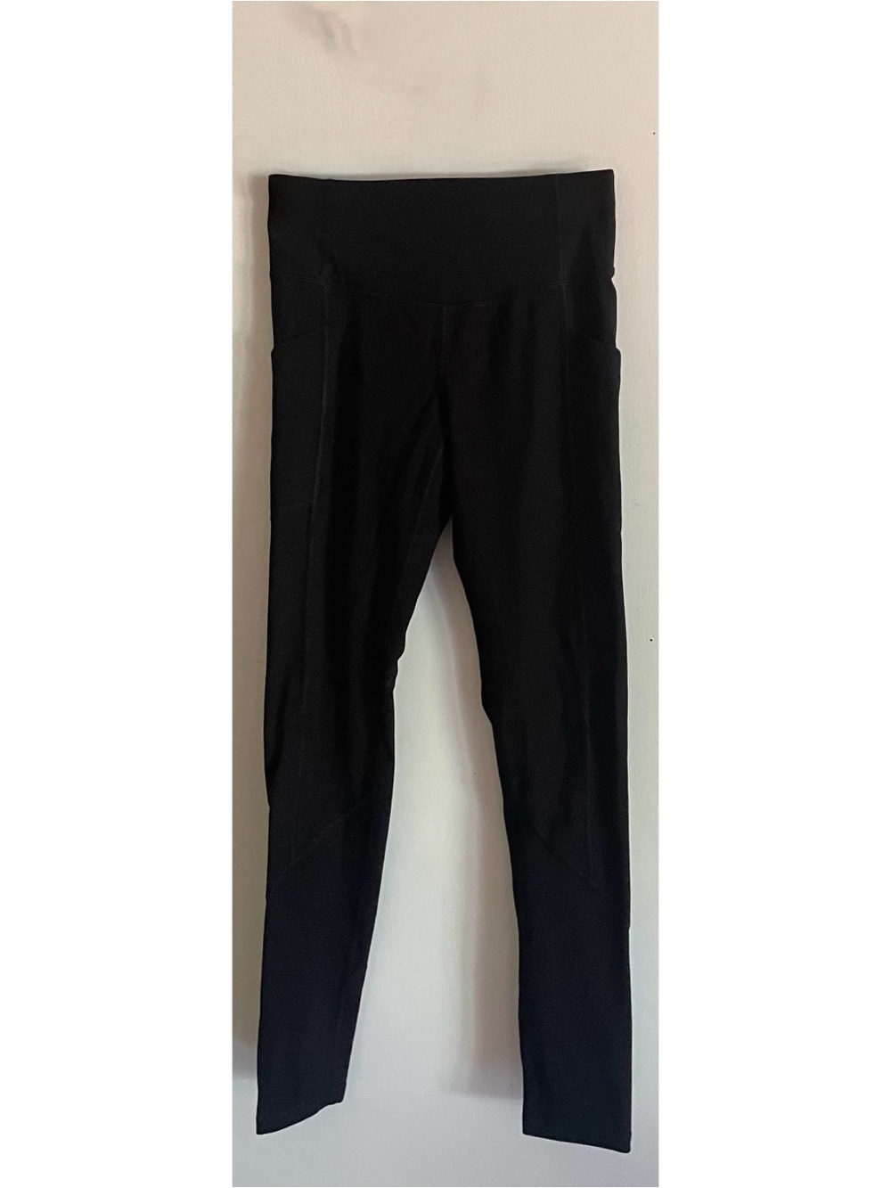 High-Rise Black Performance Leggings with Side Pockets